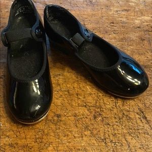 Capezio girls 9.5 tap shoes